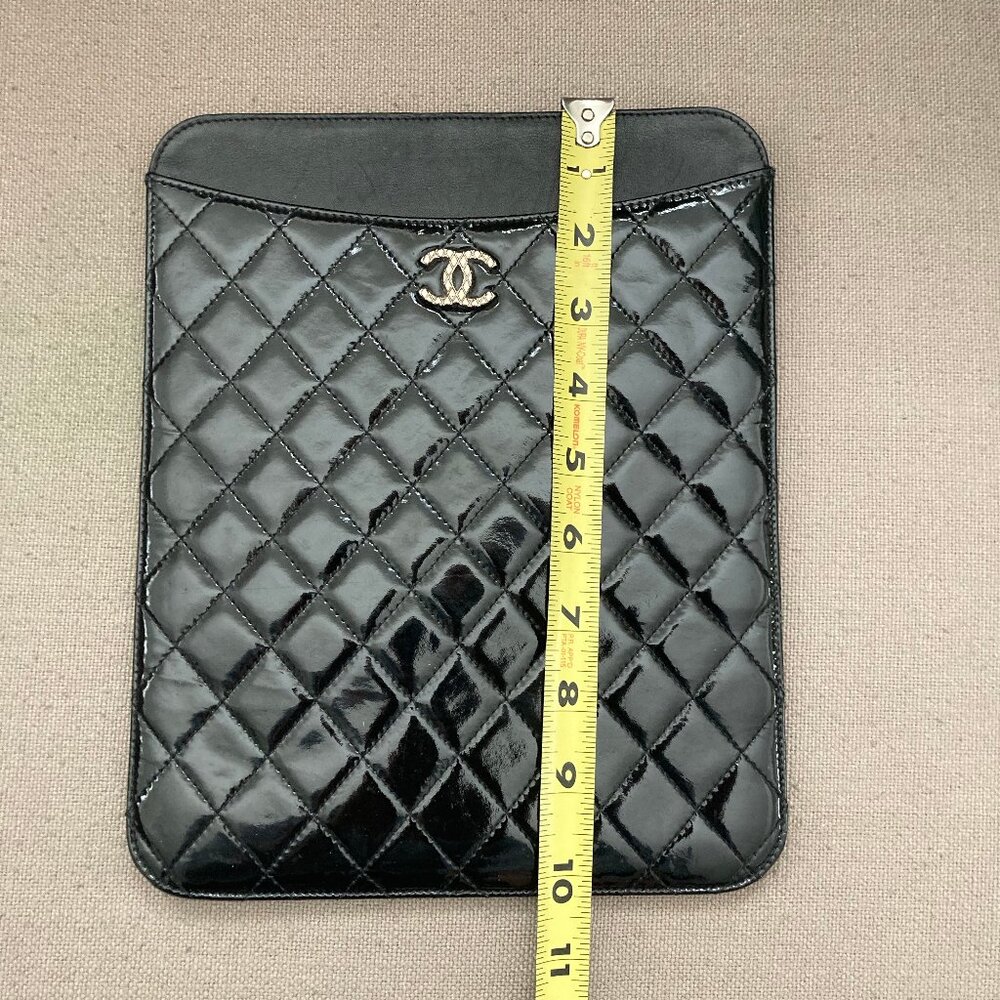 Gently Used Chanel Black Quilted Patent Leather CC Shiny Brilliant iPad Case - Picture 5 of 9